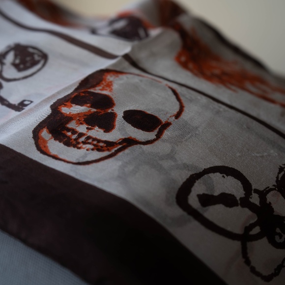 100% Silk Scarf - Picture 2 of 5